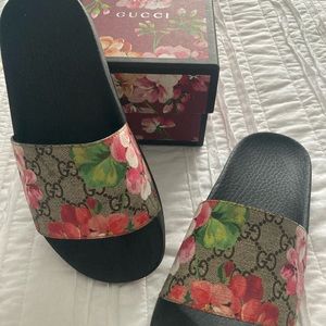 Gucci Bloom Slides size 37
